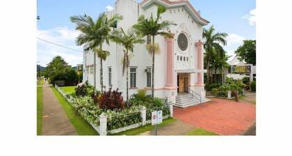 Temple Backpackers