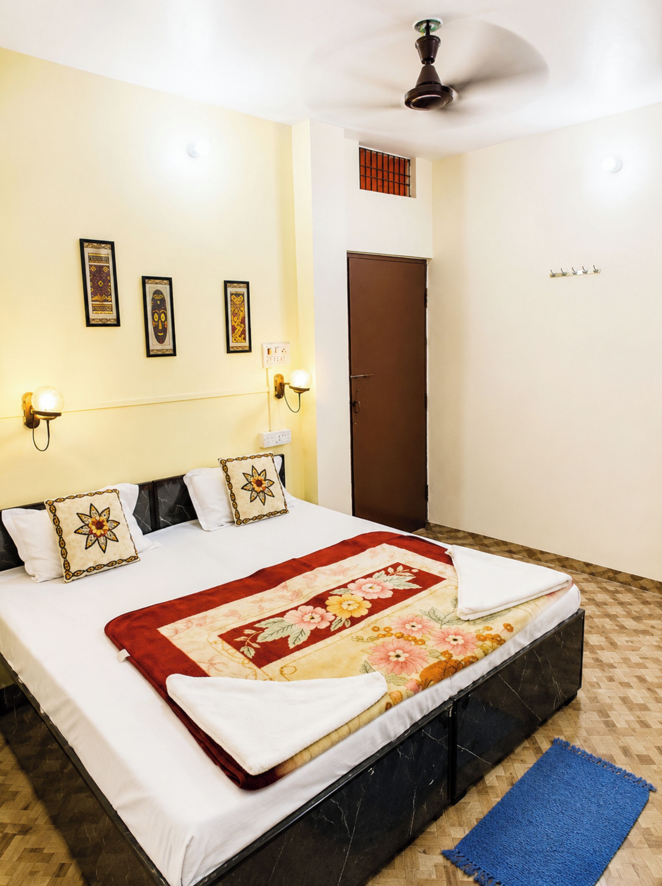 Hypo-allergenic bedding available, desk, soundproofing, WiFi (free)