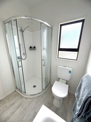 Bathroom - Snowfed House - perfect for 2 families or large groups | sleeps 9 (Methven)