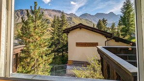 A mountain view with a cabin labeled 'Hermannshus' and a stone staircase leading to it. - Chalet Steinbock by Arosa Holiday Appartement/Fewo, Bad, WC, 3 Schlafräume by Interhome (Arosa)