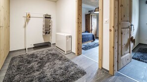 Unclassified image, 2 of 28, button - Chalet Steinbock by Arosa Holiday Appartement/Fewo, Bad, WC, 3 Schlafräume by Interhome (Arosa)
