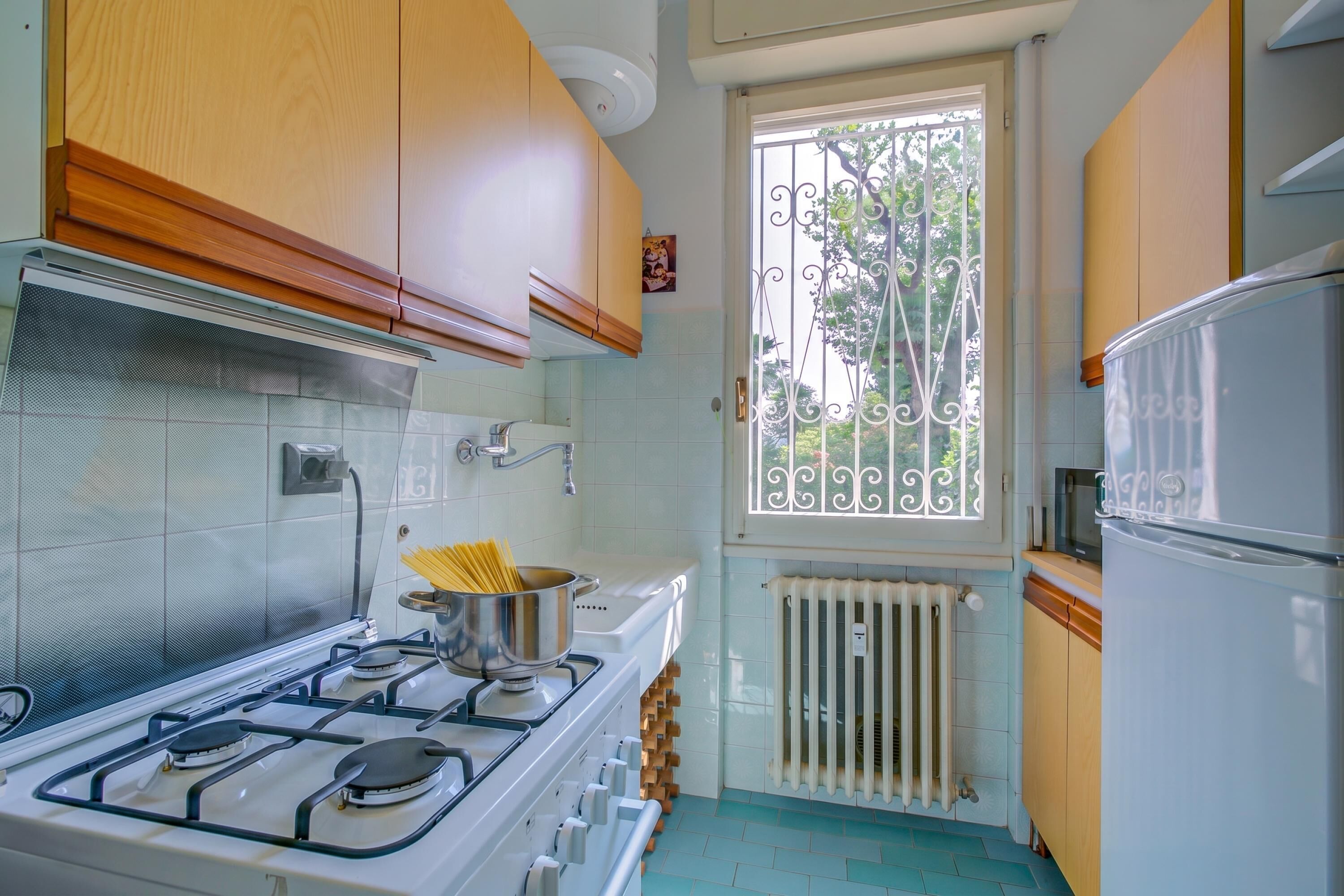 Familienapartment, 2 Schlafzimmer, Mikrowelle, Bergseite (Manuela's Apartment Stresa Lake View) | Eigene Küche