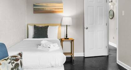 Dugan Cottage Haven- 2 Full Units/Great for Groups