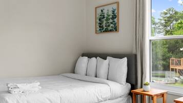 3 habitaciones, escritorio, tabla de planchar con plancha y wifi gratis