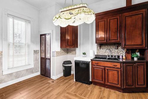 The Jefferson House |Private Parking |Group Stays