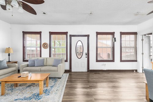The Jefferson House |Private Parking |Group Stays