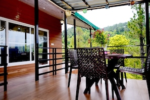 Lobby sitting area - Iktara Inn Homestay Ghorakhal (Kosiyakutoli)