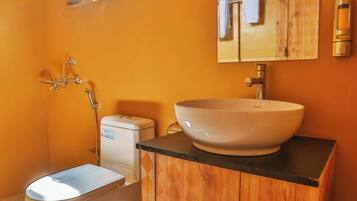 Luxury Room, Lake View | Bathroom | Towels
