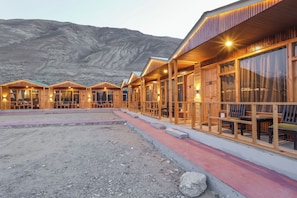 Property grounds - Snow Pine Luxury Wooden Cottage (Leh)