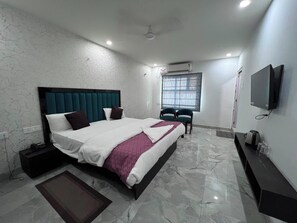 Desk, free WiFi - Hotel Vijaya Grand Patna (Patna)