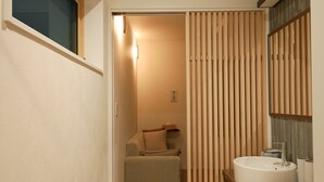 House, 3 Bedrooms | Bathroom | Free toiletries, hair dryer, slippers, bidet - SA INN (Taito City)