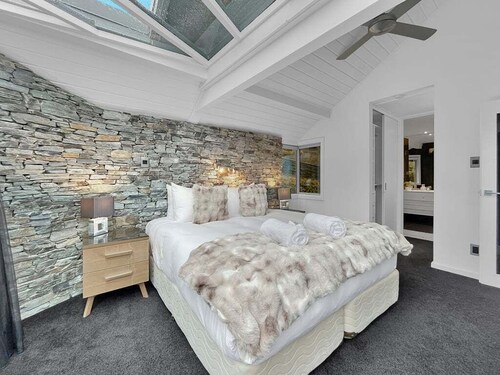 Lakeview Spa Retreat | Peninsula Escape
