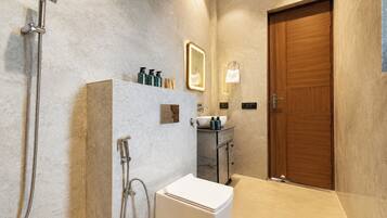 Deluxe Villa | Bathroom