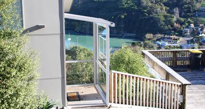 Relax, unwind & enjoy the views & birdsong in a spacious standalone cottage.