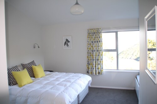 Relax, unwind & enjoy the views & birdsong in a spacious standalone cottage.