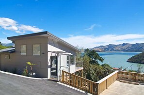 Exterior - Relax, unwind & enjoy the views & birdsong in a spacious standalone cottage. (Lyttelton)