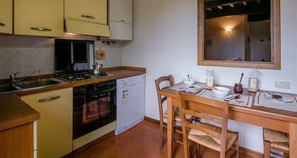 Villa Angelisa Grande: A characteristic and welcoming three-story ancient tuscan country house surrounded by meadows and by green hills, with Free WI-FI.