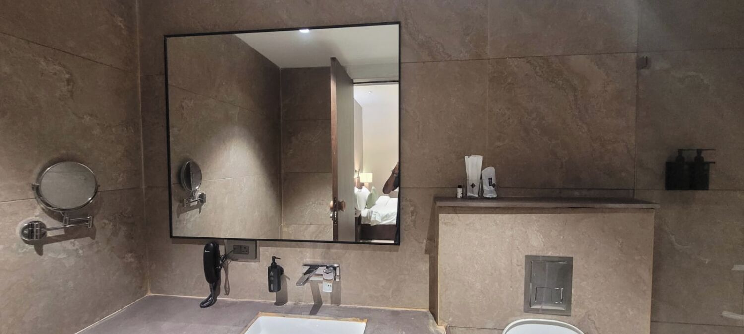 Habitación Deluxe | Baño | Ducha, artículos de higiene personal gratuitos, jabón y champú