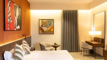 Deluxe Room | Desk