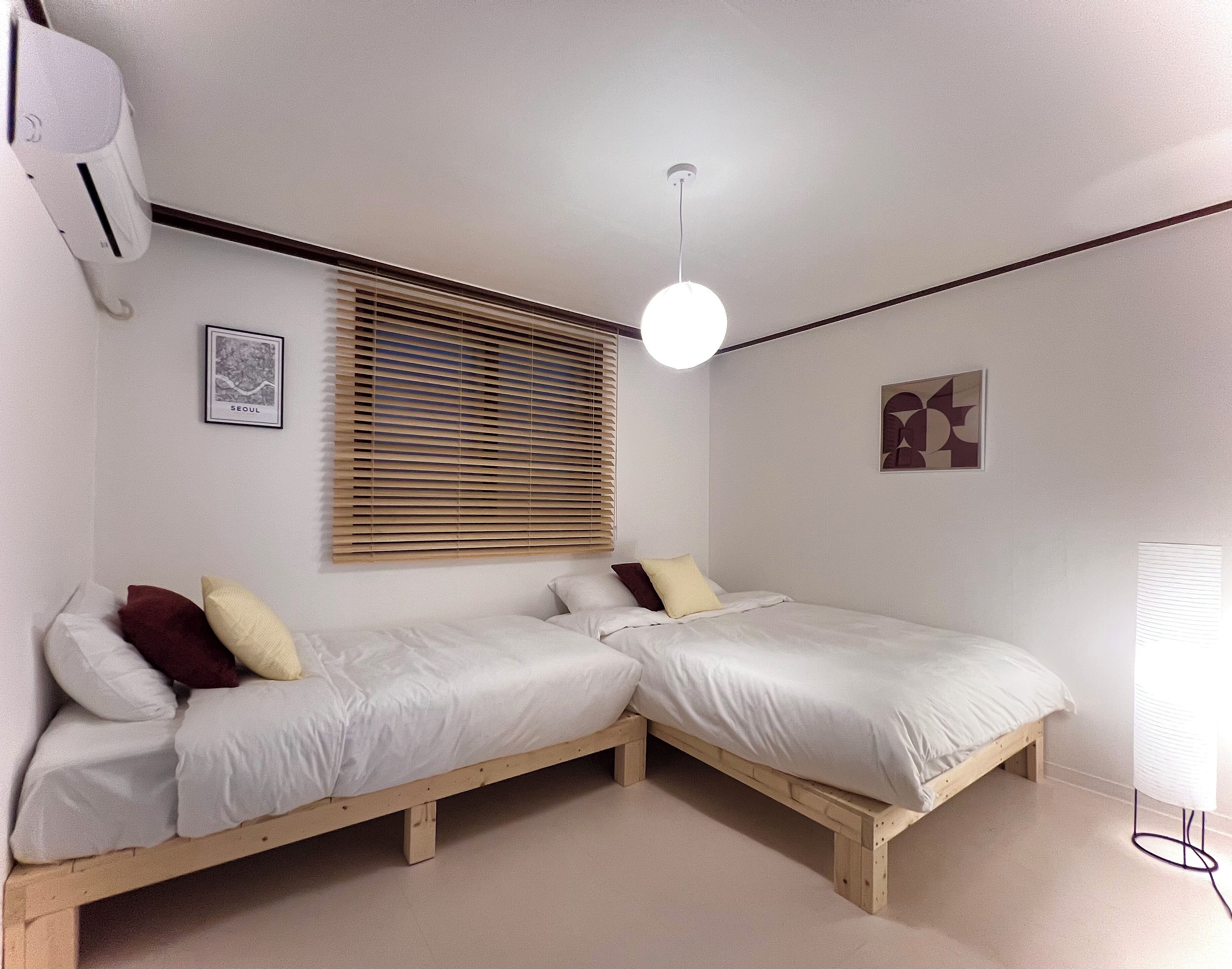 Habitación Deluxe con 2 camas individuales | Cortinas blackout y wifi gratis 