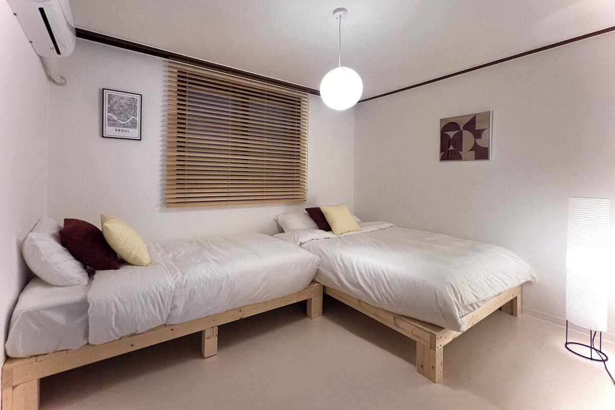 Blackout curtains, free WiFi