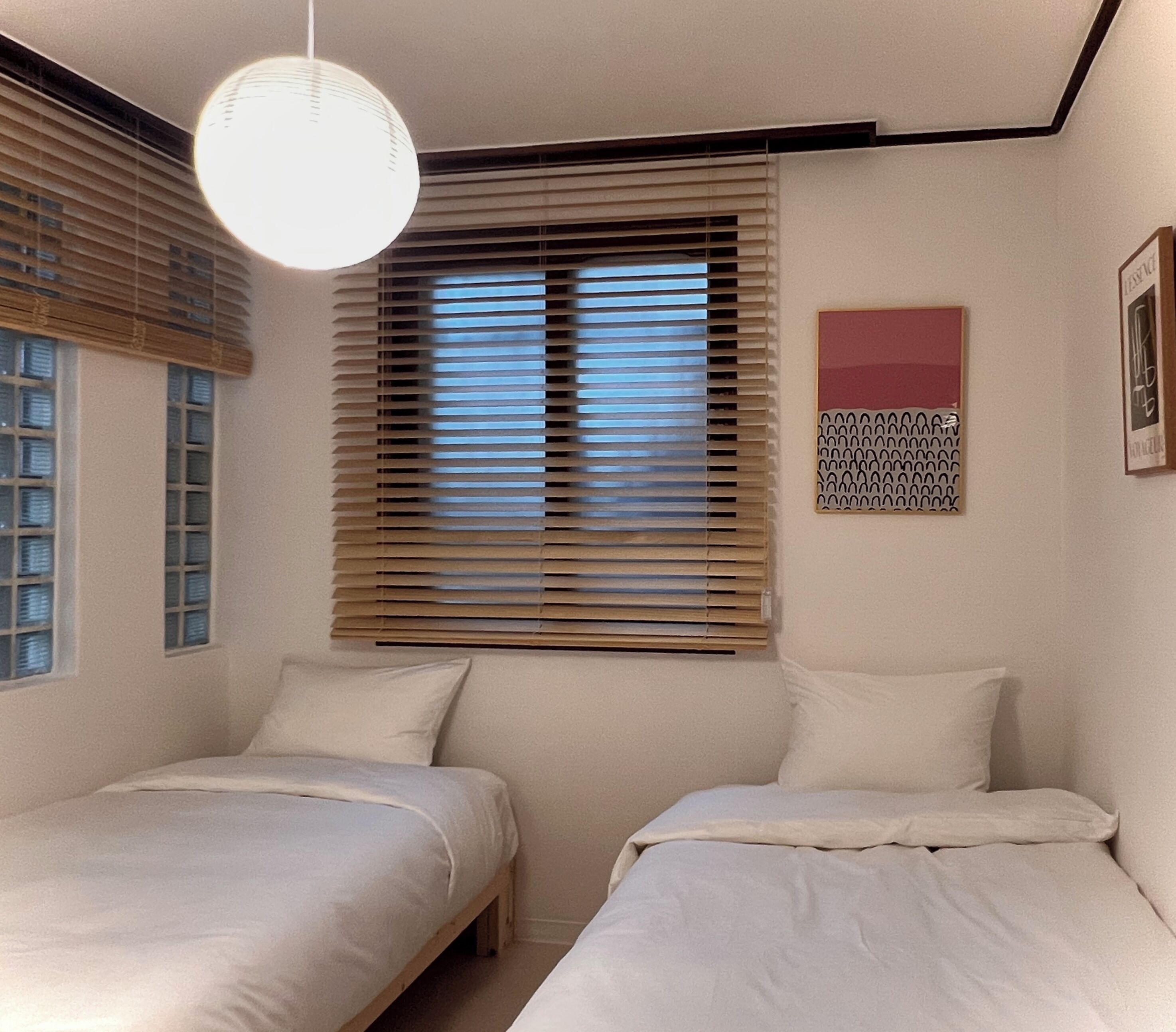 Habitación estándar con 2 camas individuales | Cortinas blackout y wifi gratis 