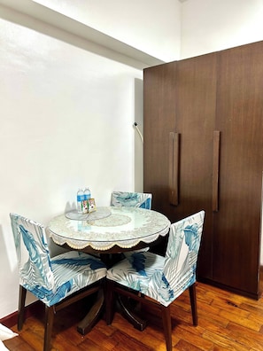 Habitació, 1 dormitori, accessible, pati | Menjador