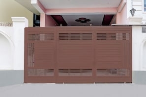 A gated entrance with a decorative ceiling fan and a street lamp. - Super Collection O Nagwa Lanka Varanasi (Varanasi)