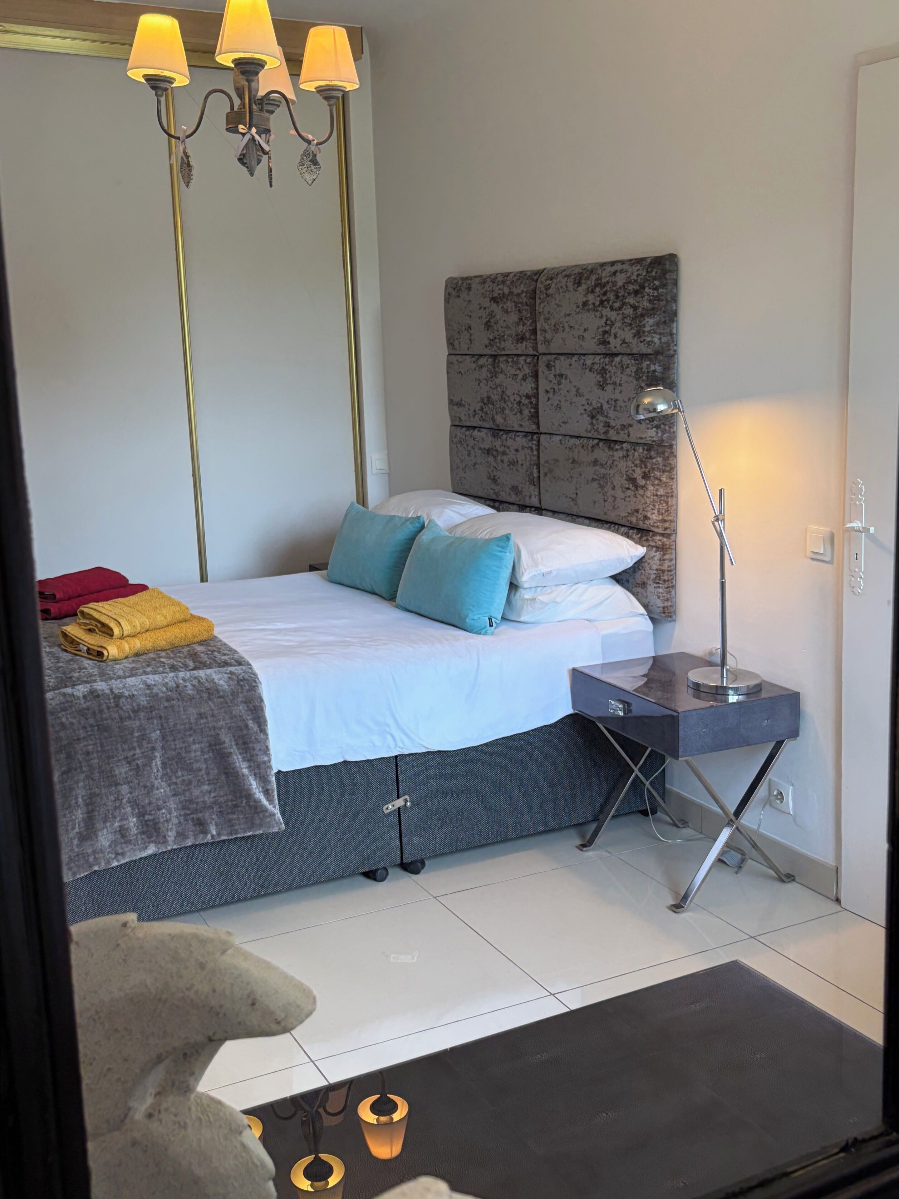 5 bedrooms, iron/ironing board, free WiFi, bed sheets