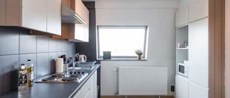 Coffee/tea maker, fridge, microwave, oven