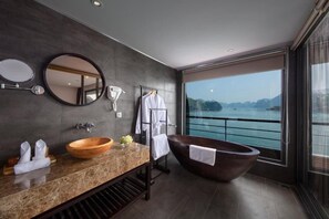 Bathroom - Lan ha bay luxury cruise (Ha long)