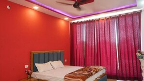 Suite, 1 cama doble, no fumadores | Escritorio y espacio para trabajar con un portátil