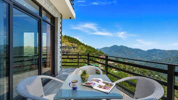 Vila Deluks | Tempat makan outdoor