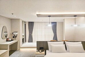 Deluxe-Doppelzimmer | Schreibtisch, laptopgeeigneter Arbeitsplatz, kostenloses WLAN