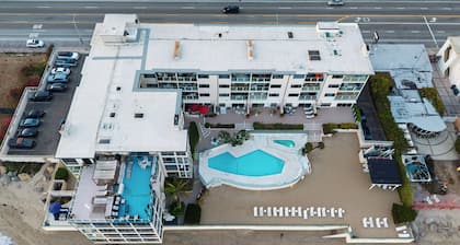 Ocean-View Balcony + Shared Pool & Spa | Carbon Beach | Carbon & Coast