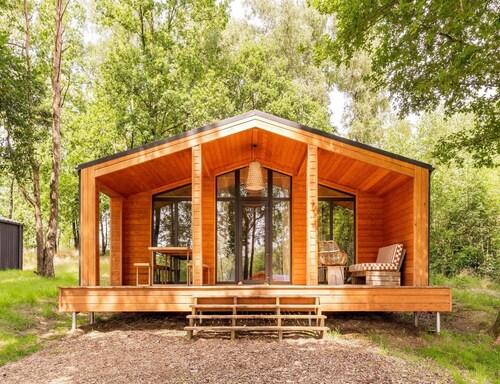 Premium Waterfront Scandi Lodge