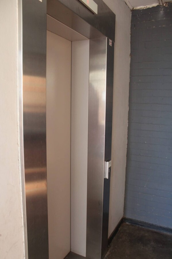 Unclassified image, 1 of 31, button