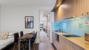 Dining - Serenity Studio at The Waves (Cowes)
