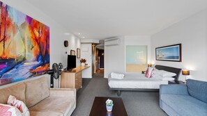 Living area - Serenity Studio at The Waves (Cowes)