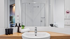 Bathroom - Serenity Studio at The Waves (Cowes)