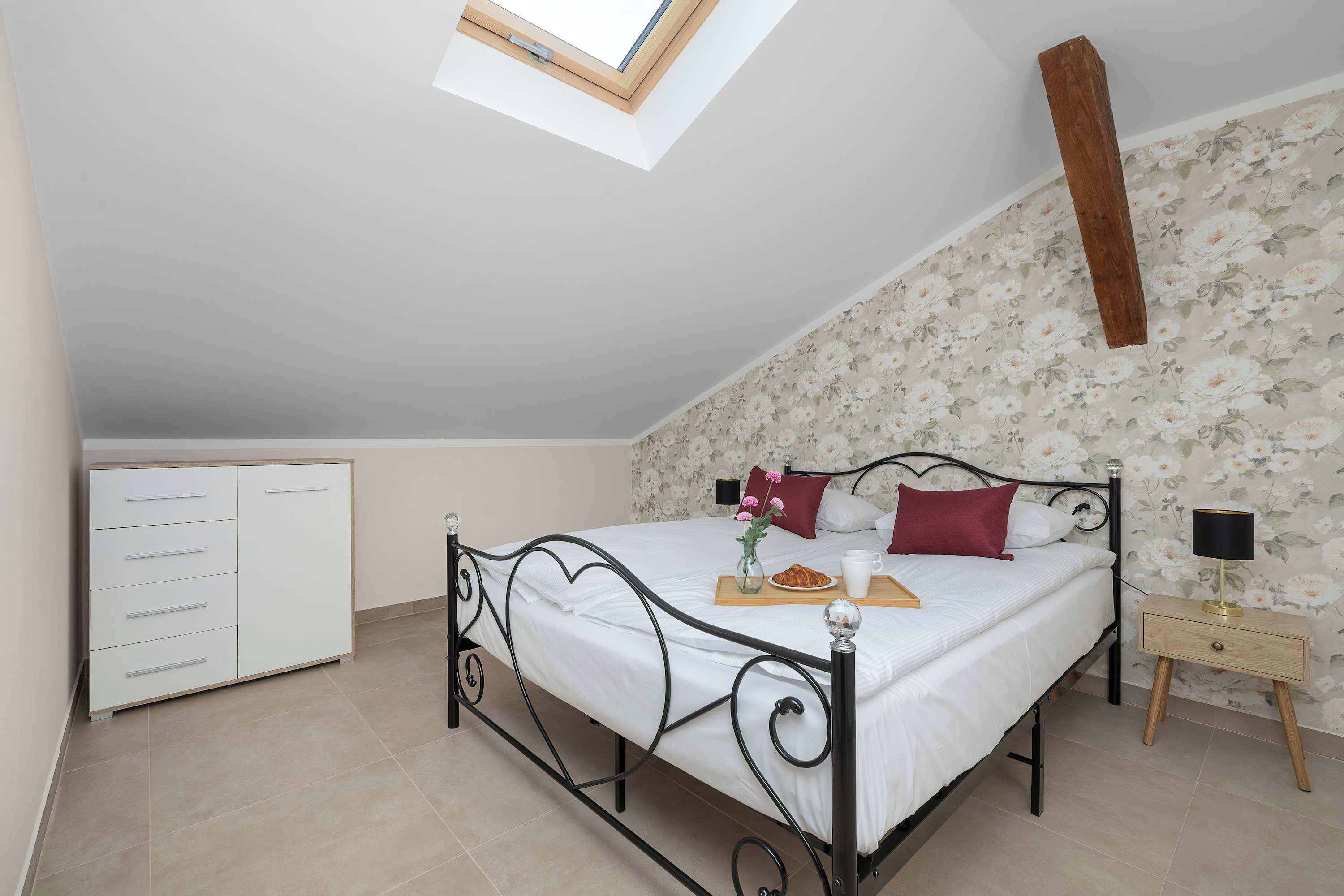 Iron/ironing board, travel crib, WiFi, bed sheets