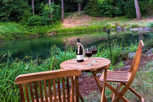 Luxe Home & Glamping w/ Pond in Oregon City!