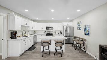 Coffee/tea maker, fridge, microwave, stovetop