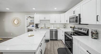 Pool & Hot Tub Access! Superstition Mtn Condo