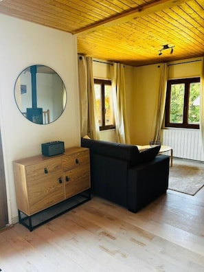 TV - Chalet with a View of the Dents de Lanfon & Complete Peace and Quiet (BLUFFY)