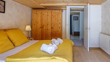2 dormitorios, tabla de planchar con plancha, wifi gratis y ropa de cama