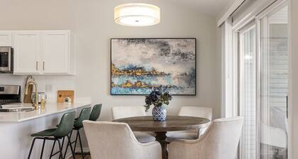 Modern Luxury Condo | Walk to Notre Dame | 2BR/2BA