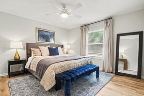 Room - Modern Luxury Condo | Walk to Notre Dame | 2BR/2BA | Parking (South Bend)