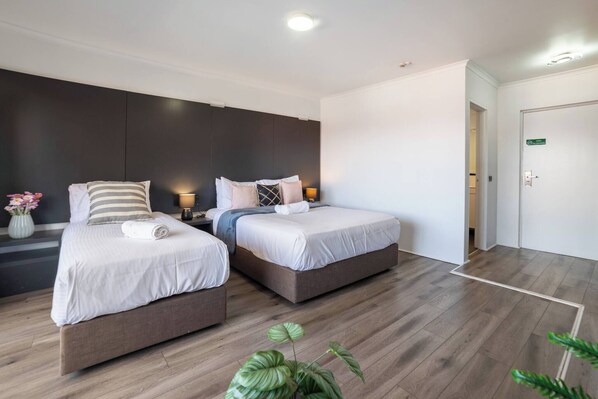 Room - Deluxe Twin Room - Sleeps 3 (Greenacre)