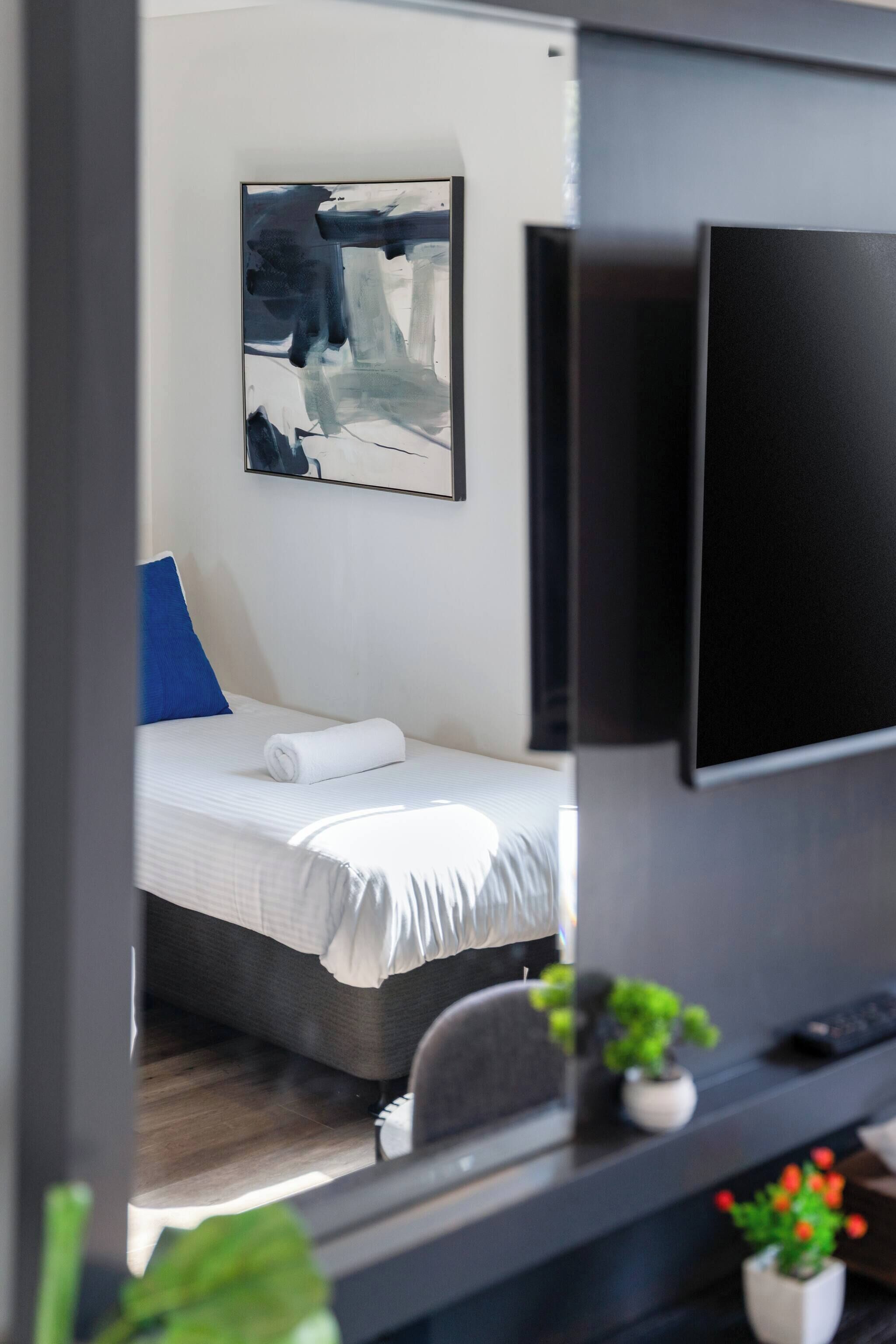 1 bedroom, internet, bed sheets